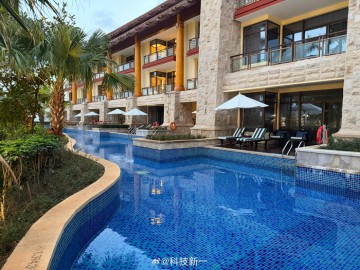 泳池空无一人致游客放弃游泳|三亚市|三亚亚龙湾瑞吉度假酒店|海南省_新浪体育_新浪新闻